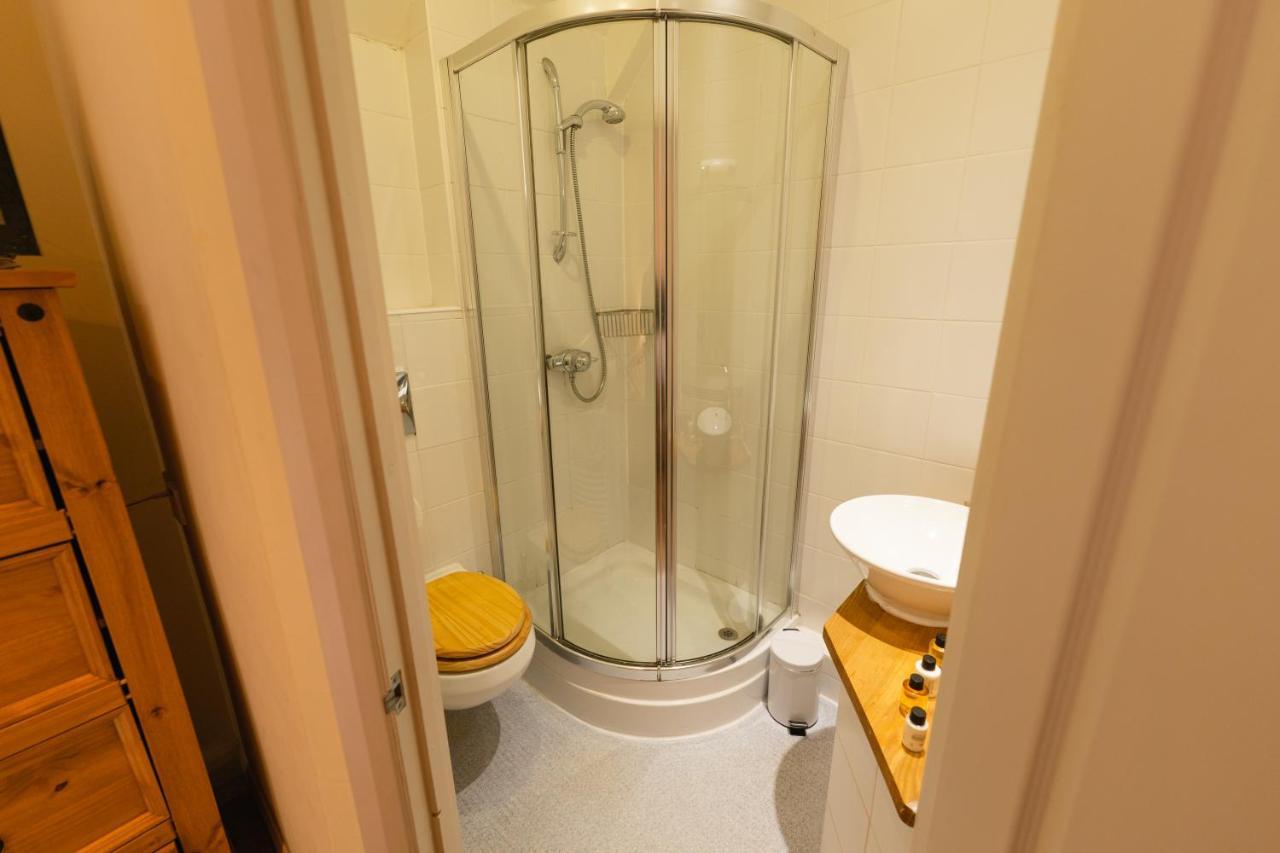 Fox And Hounds Llancarfan Inn 4*